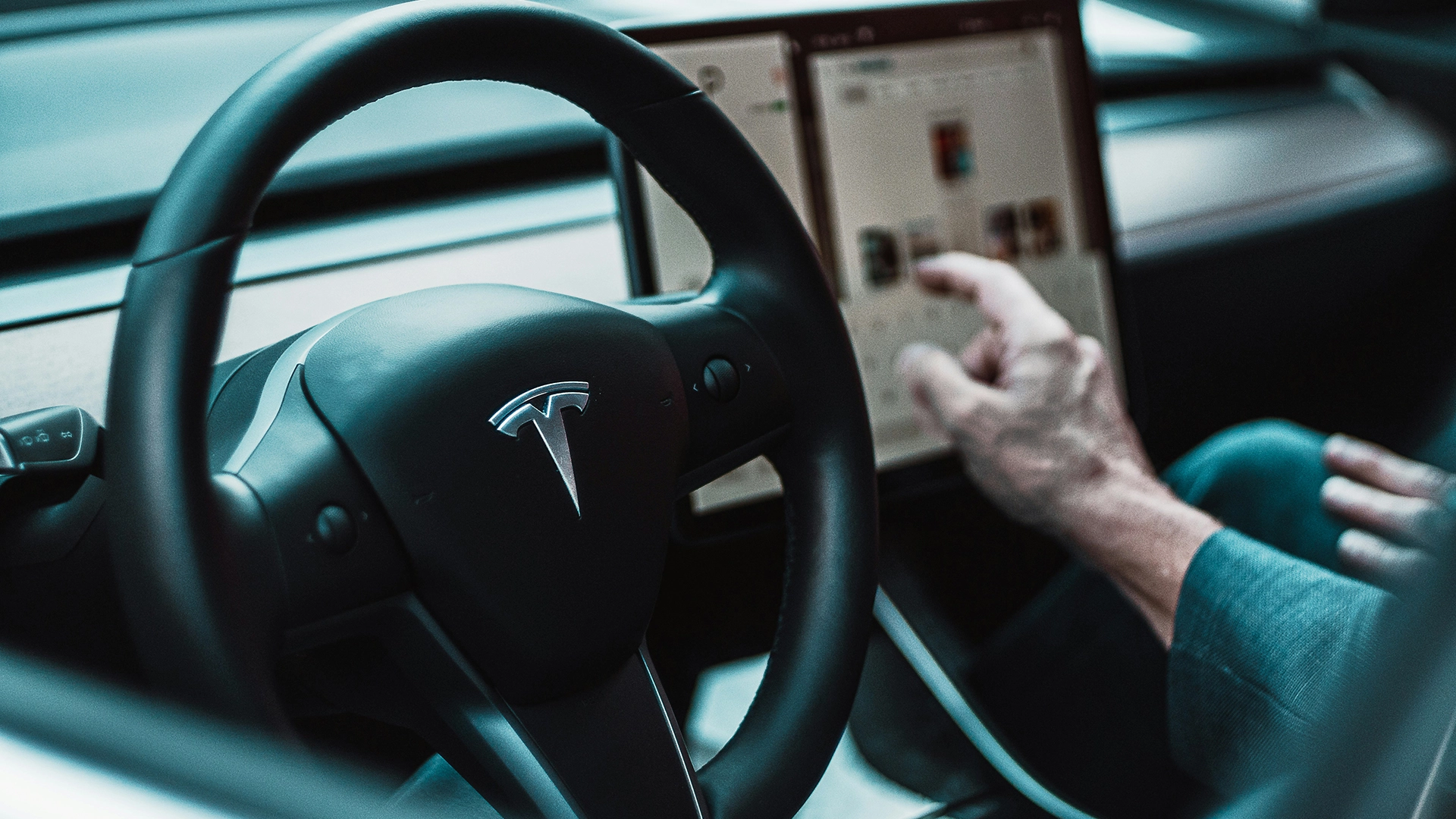 Hacker&rsquo;ın &Ccedil;arpışma Verilerini Kurtarması Sonucu Tesla, 243 Milyon Dolarlık Karara &Ccedil;arptırıldı